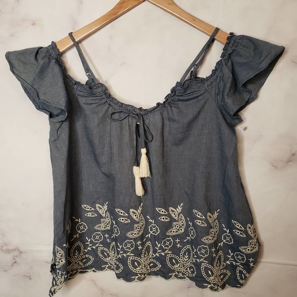 ABERCROMBIE & FITCH ruffle embroidered cold shoulder blouse S